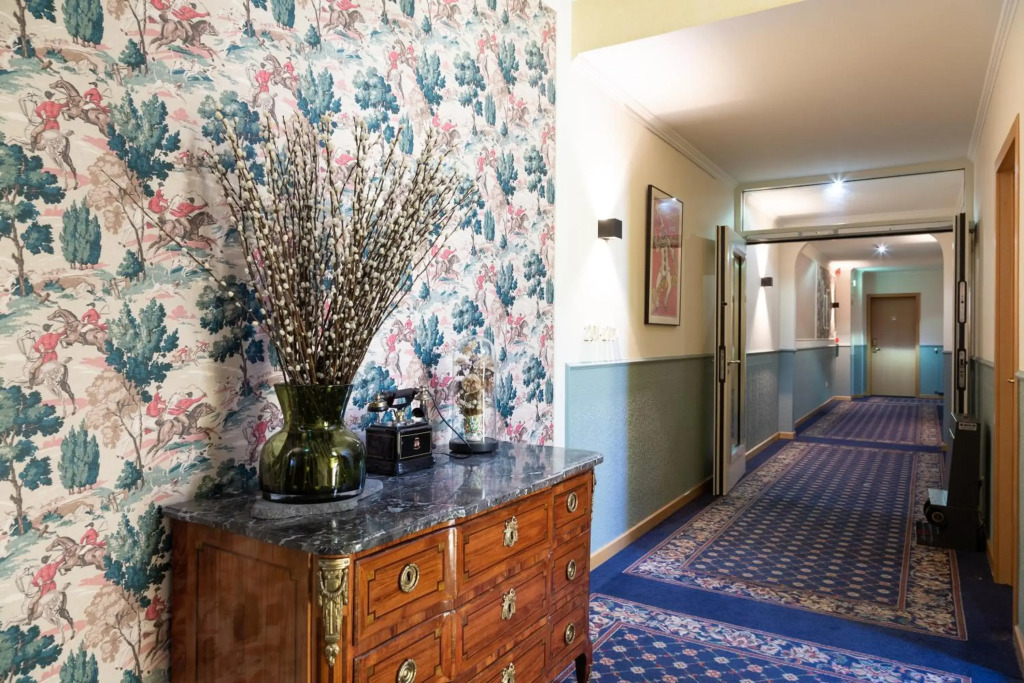 Hotel Perrin - former Carlton