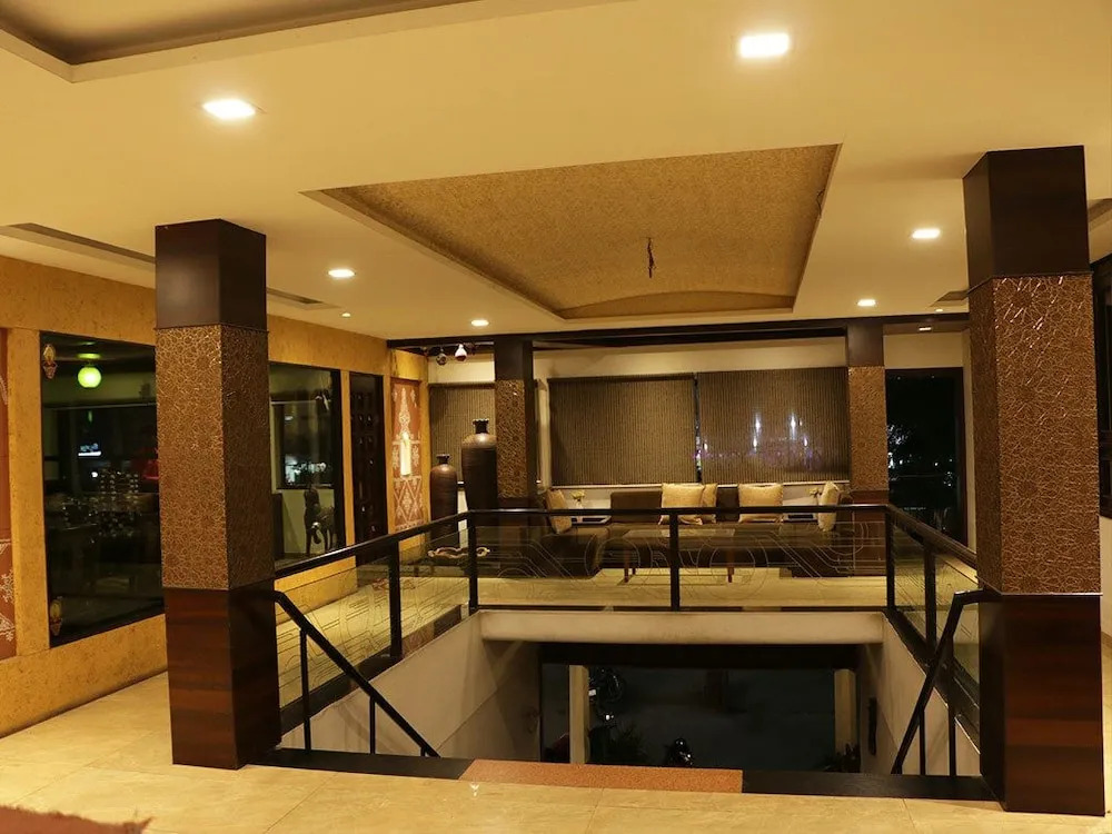 Hotel Ashray