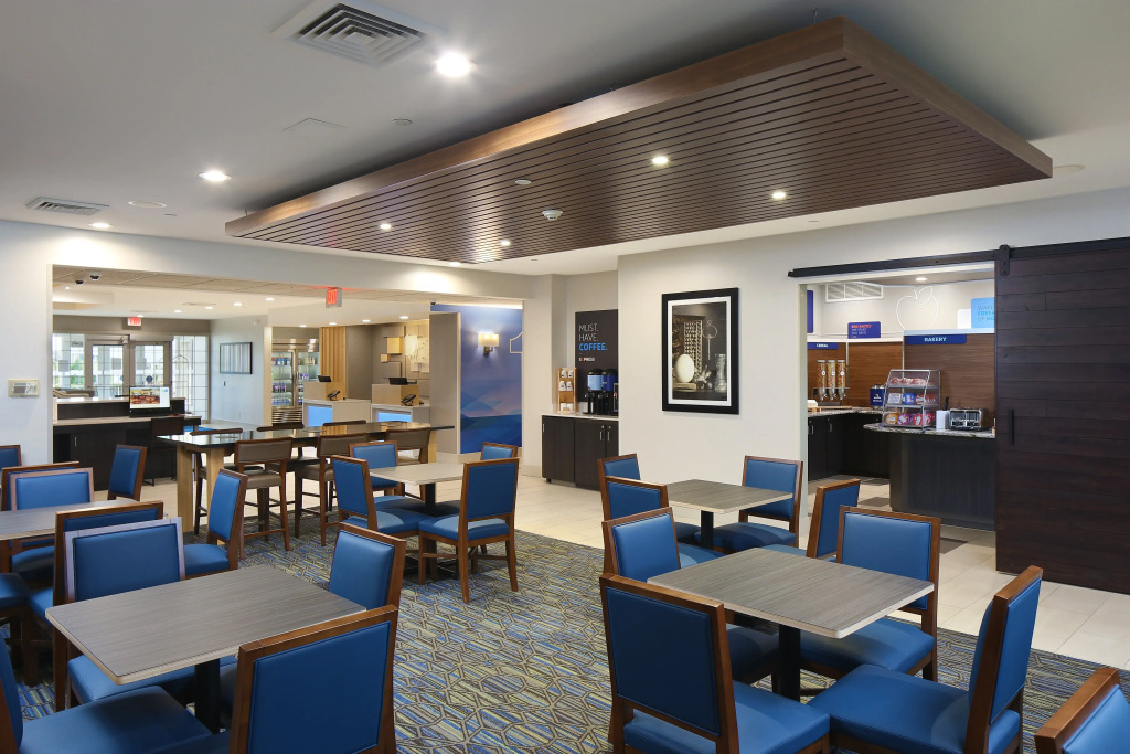 Holiday Inn Express Grand Rapids Southwest by IHG