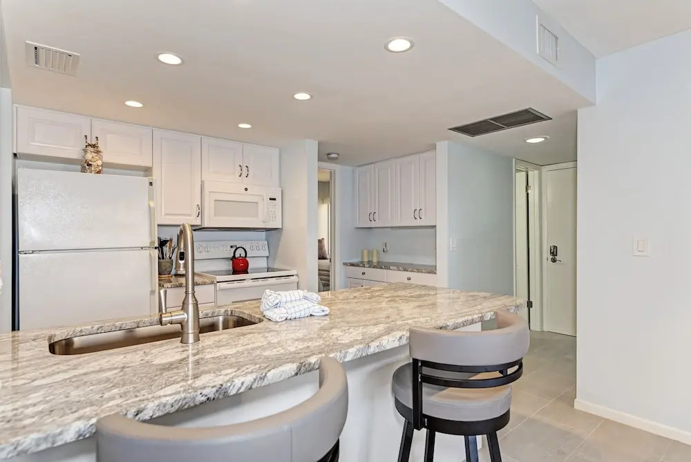 Midnight Cove Ii 127f - Updated Beach ! 2 Bedroom Condo