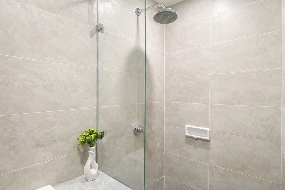 Enjoy Living Studio Apartment At Saffron Noble Next To Mall