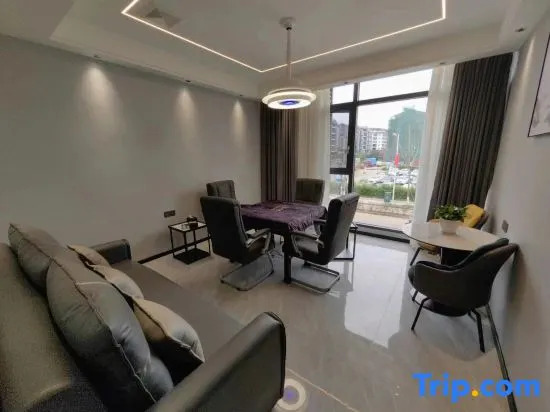 Yilong Lanshe Hotel
