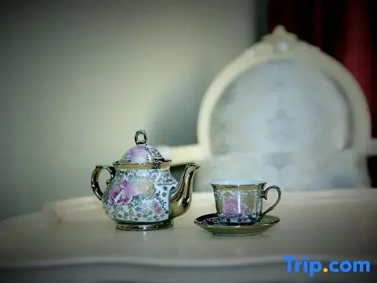 Yiyezhou • Riverside Art Boutique Hotel