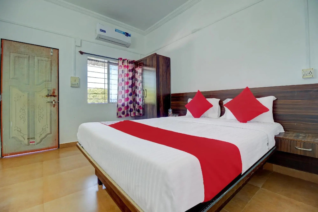 OYO 76721 Hotel MK