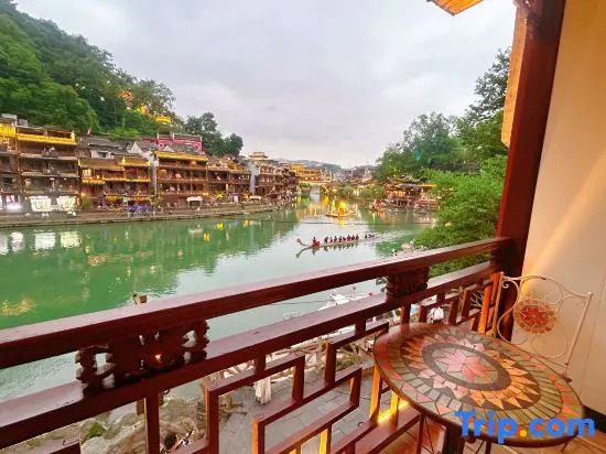 Zhengyueju Aurelia Fulan • Serene ancient charm riverview homestay