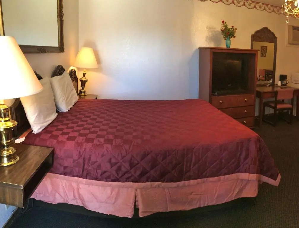 Crystal Palace Inn Brownfield
