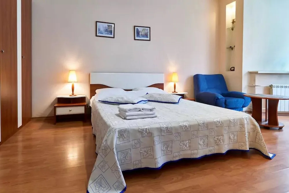 Апартаменты Home-Hotel, ул. Волошская, 51