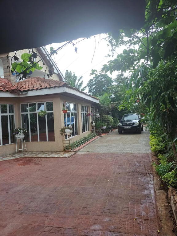 Lux suites Utawala Family House