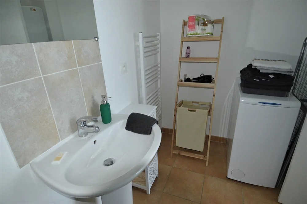 Appartement Lumineux avec Jardin Piscine