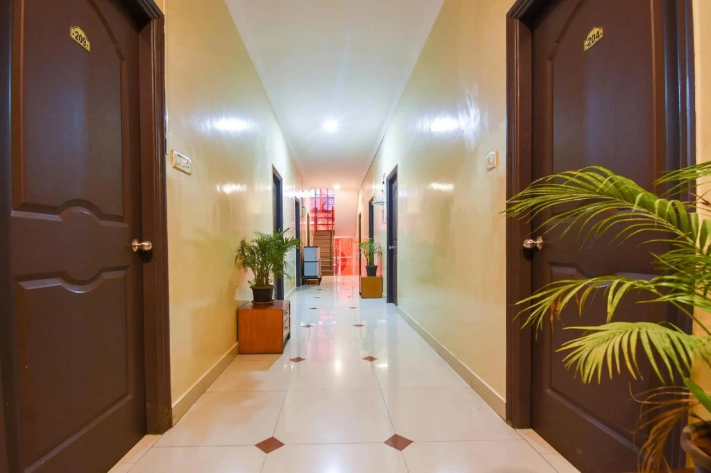 OYO 10340 Hotel Queen's Castle