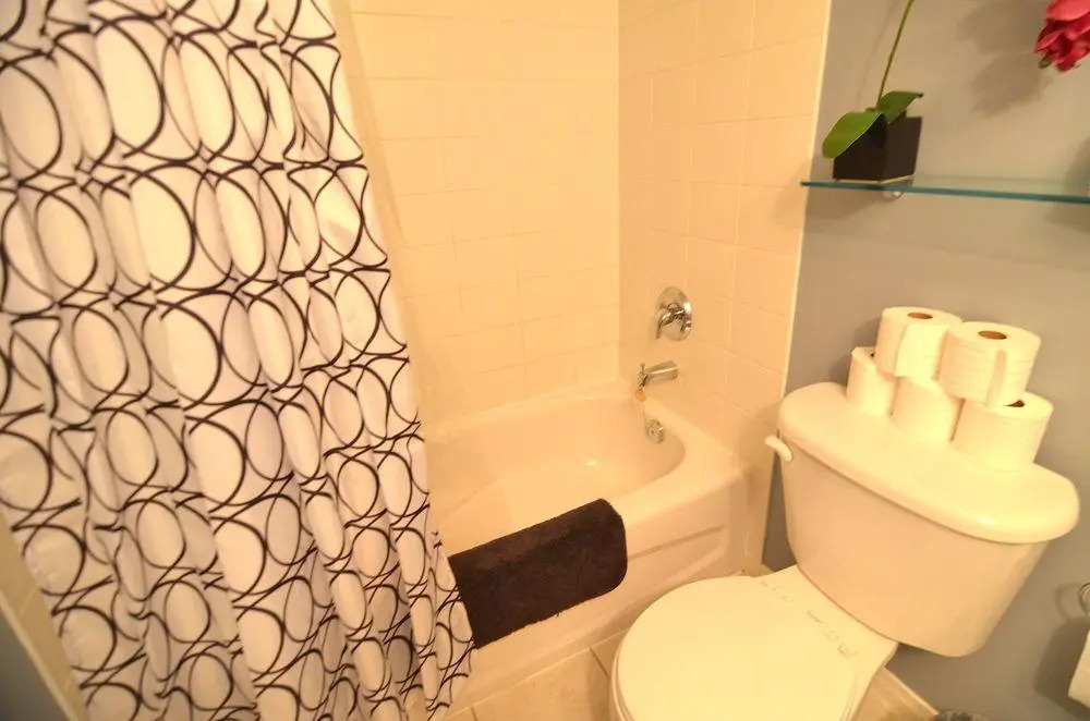 Toronto Escape - The Quartz Townhouse