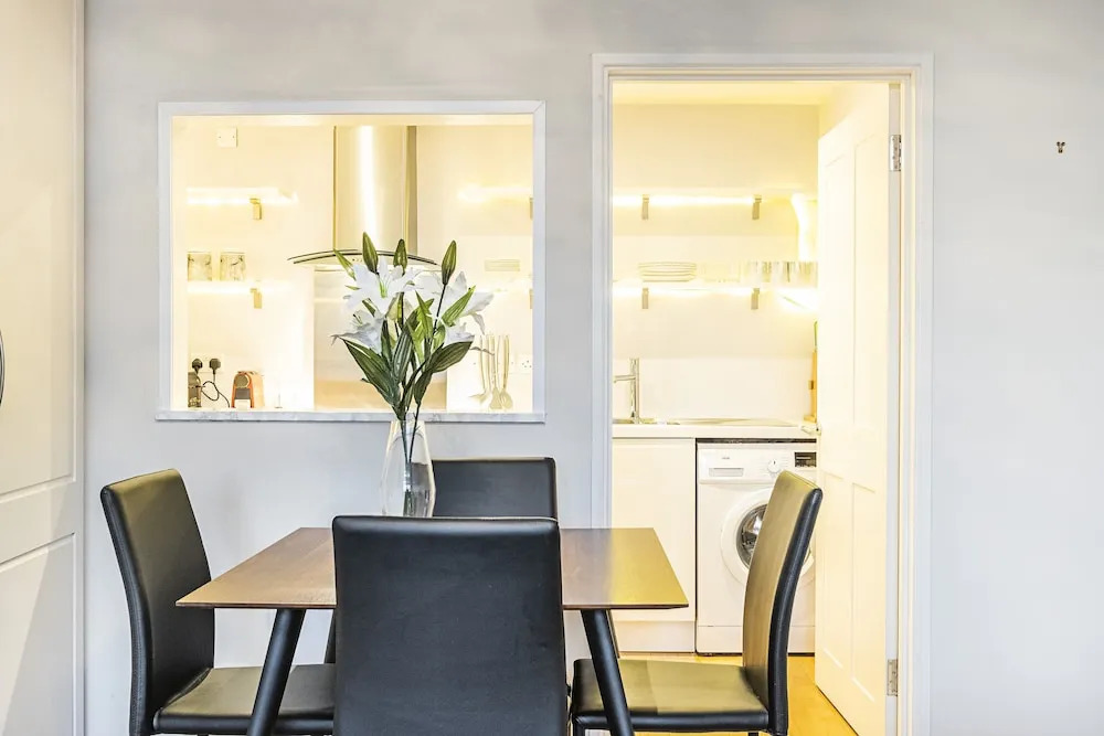 Bridgwalk Apartment by Flexystays