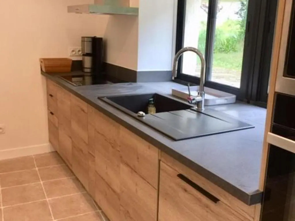 Charmant Gîte Familial Rénové avec 3 Chambres, Cheminée et Jardin, Proche Le Mans - FR-1-410-332