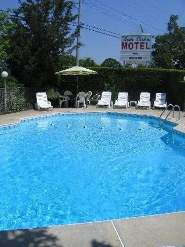 Twin Oaks Motel
