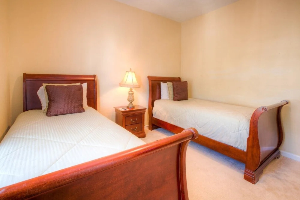 Lovely Third-floor Vista Cay Resort Condo!