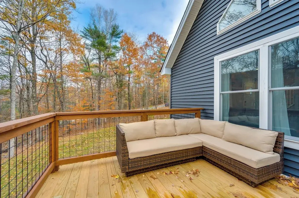 White Mtns Holiday Home! Cabin 1 Mi to Skiing