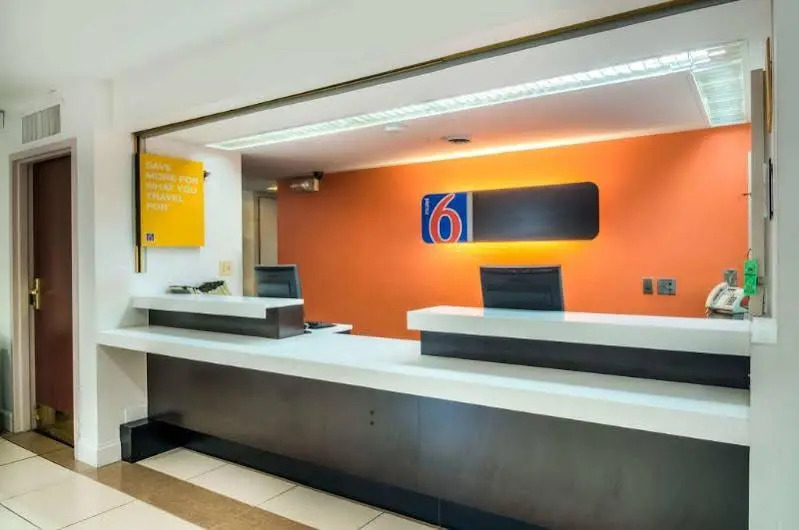 Motel 6 Normal