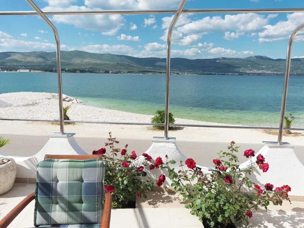 Luxurious Holiday Home in Arbanija with Hot Tub