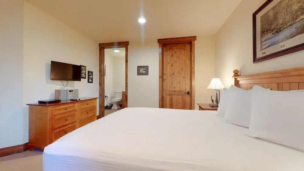 Snowcreek Vi The Lodges #1133 2 Bedroom Condo by RedAwning