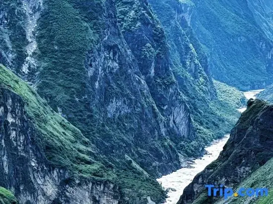 Jijing Xilu Bieyuan｜Starry Canyon Homestay(Hutiaoxia Branch)