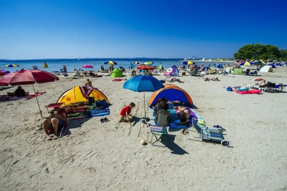 Zaton Apartment Near Sea Beach