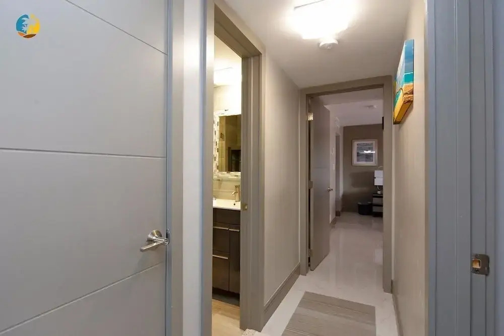 Alexander 519 3 Bedroom Apts by RedAwning