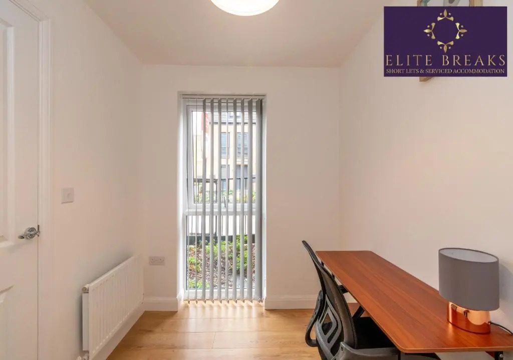 Central 4 bed house by Elite Breaks Serviced Accommodation Birmingham With Free Parking Sleeps upto 8