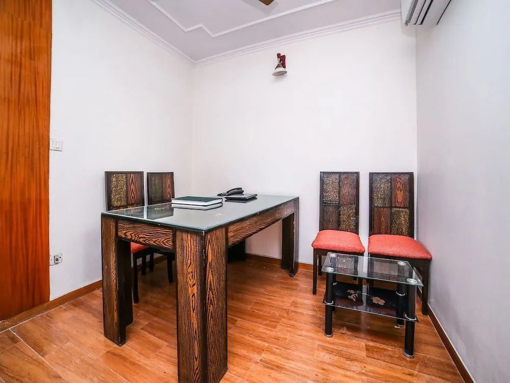 OYO 26589 Hotel Royal Town