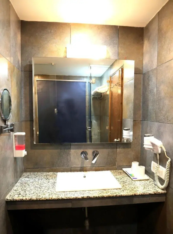 Hotel Himshri Mall Road By Ovata