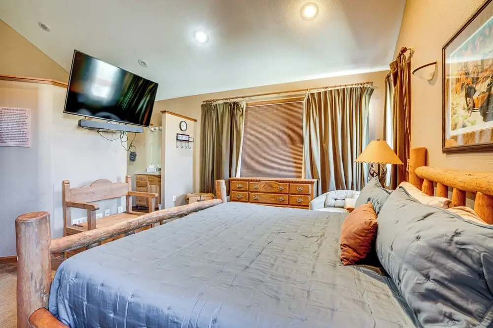 1 Mi to Keystone Lifts: Hot Tub Haven w/ Mtn Views