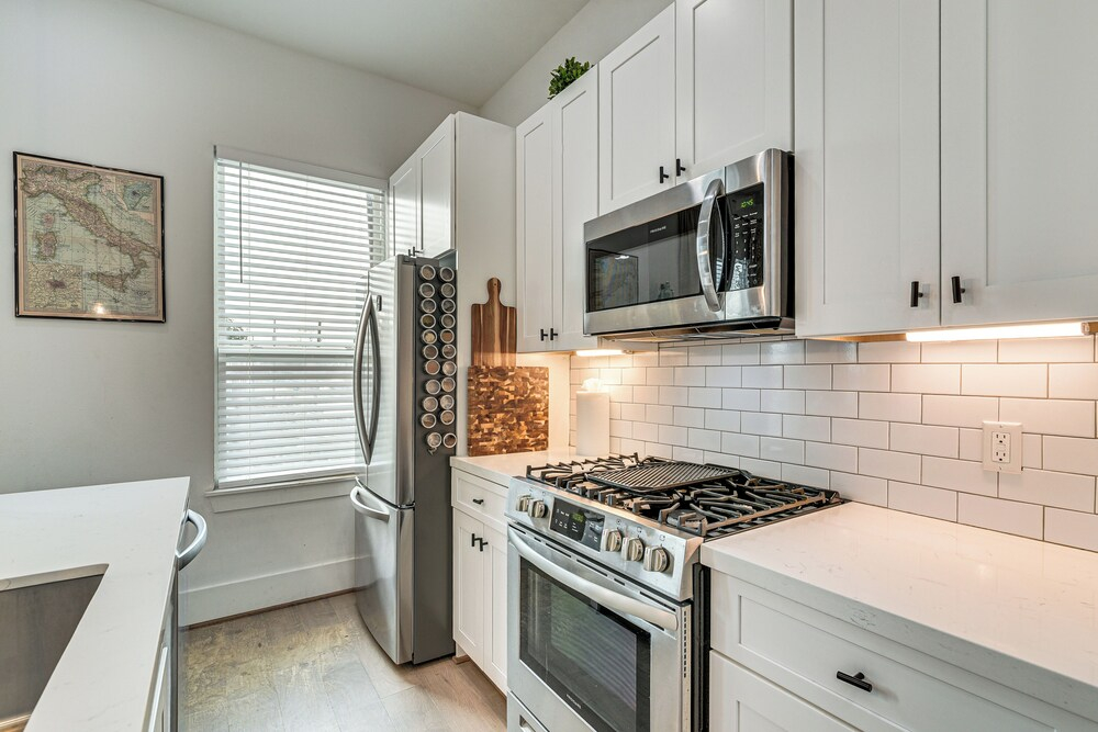 4 Mi to Dtwn: Wfh-friendly Retreat in Houston