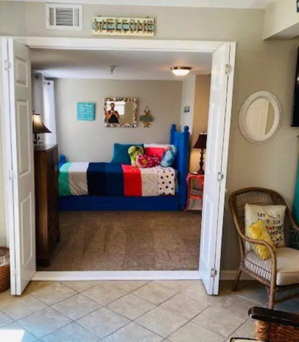Mini Pearl, Private 2 BR - 1 block to BEACH!