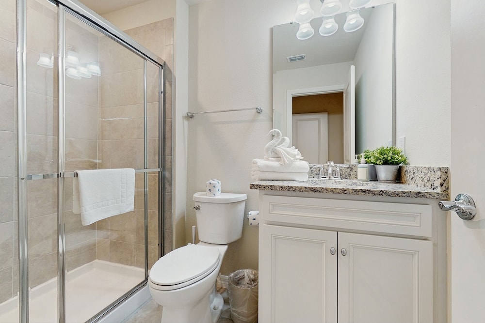 Charming Townhome With Private Pool, Lanai, & Washer/dryer