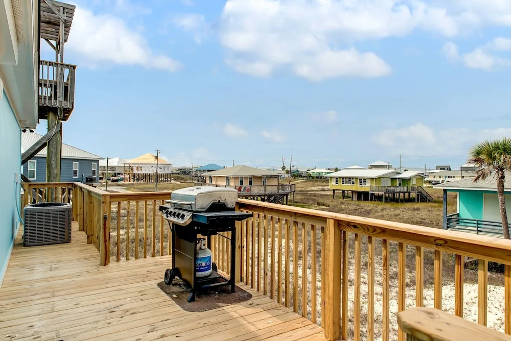 Sandbar - Spacious And Sunny - The Rooftop Crows Nest Offers Unsurpassed Island Views! 3 Bedroom Home by RedAwning