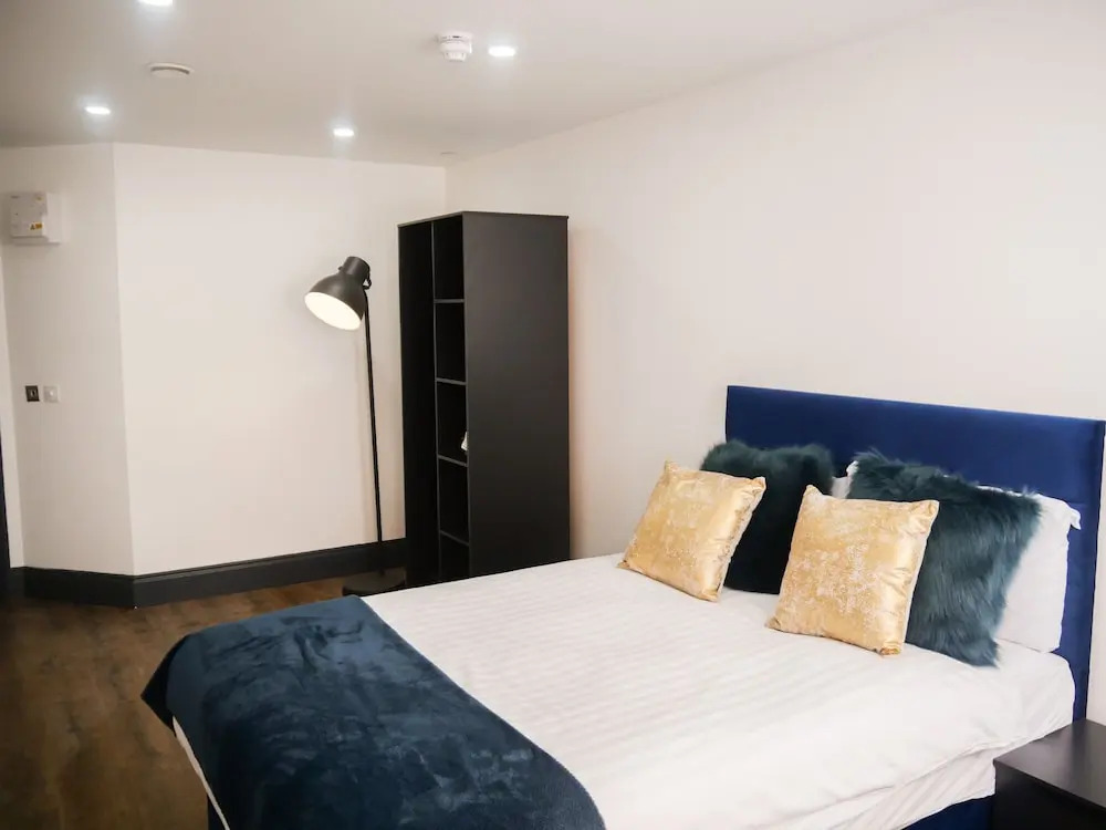 New Oxford House Apartments By Happy Days