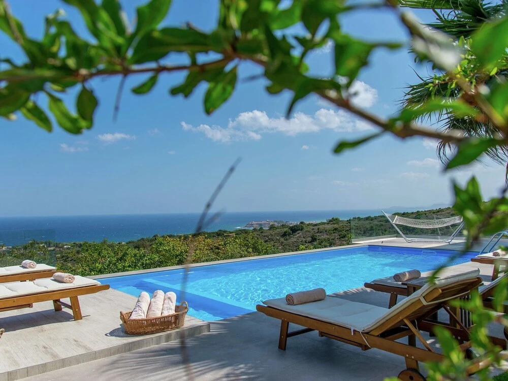 Infinity Pool Villa With Sea Views Near Rethymno City & Beach and Shaded BBQ