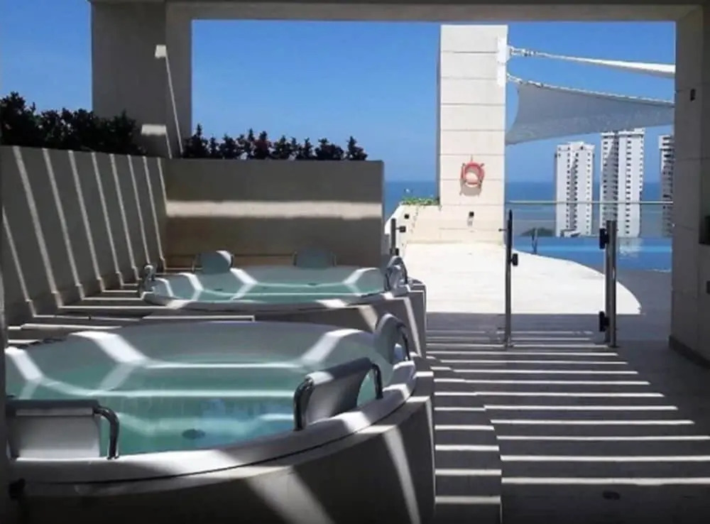 Sea View Apartment with Swimming Pool & Hot Tubs