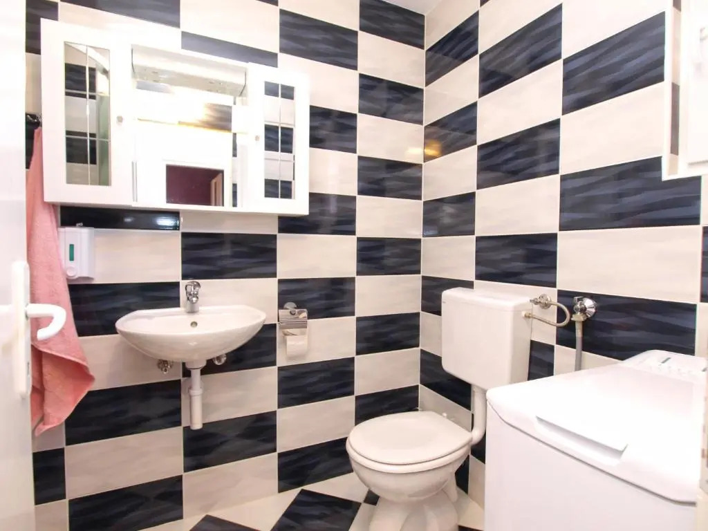 Apartment with pool 1038