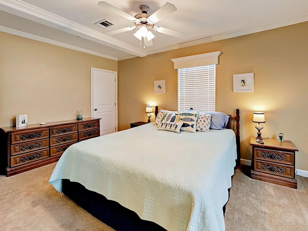 526 Sand Burr Ln Home 3 Bedrooms 2 Bathrooms Home