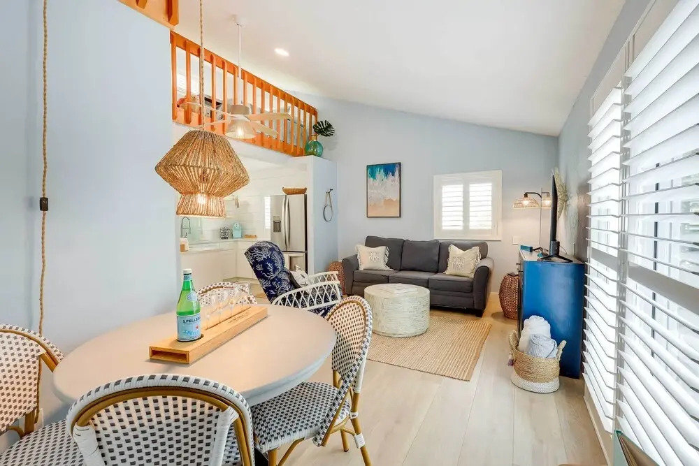 Tropical Cottage < 2 Mi to Hobe Sound Beach!
