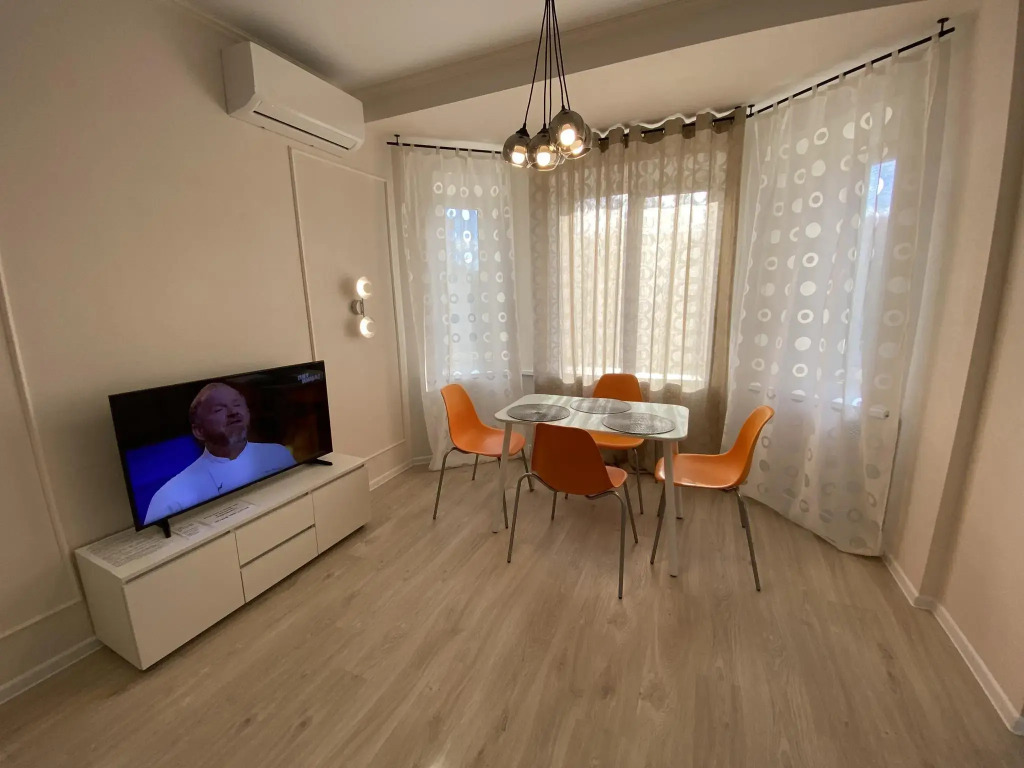 Трехкомнатная квартира с новым ремонтом рядом с ж/д вокзалом