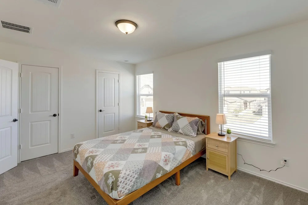 Manor Vacation Rental w/ Yard: 17 Mi to Austin!