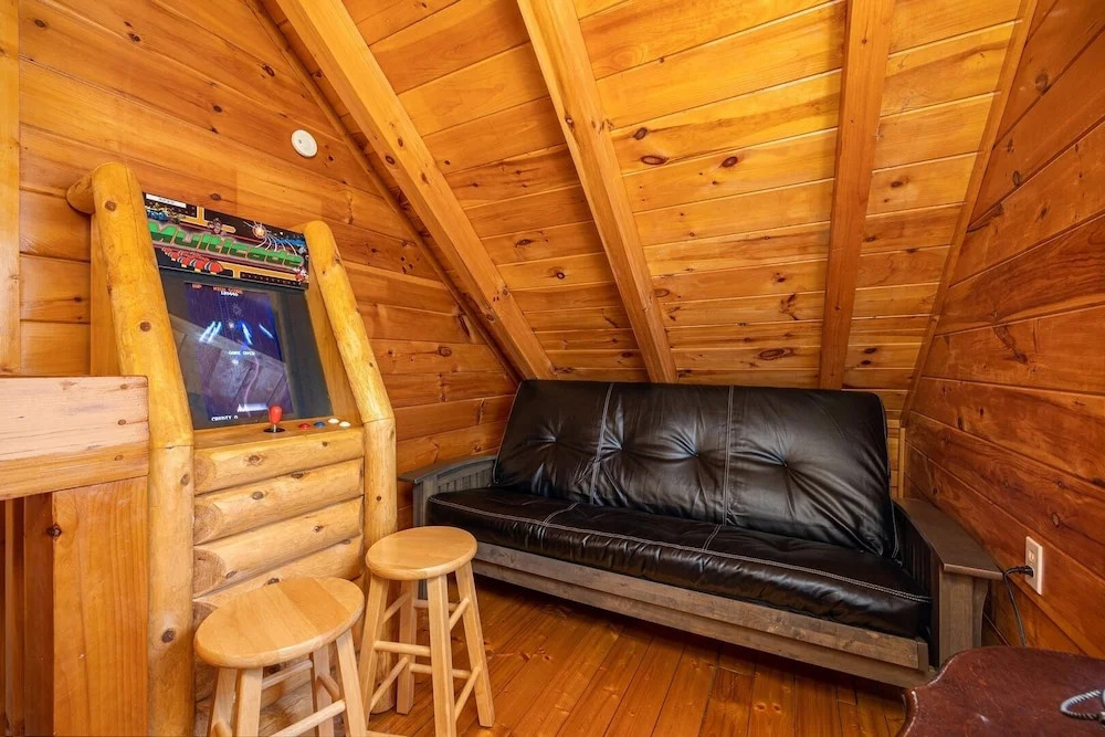 5 Star Celebration 1 Bedroom Cabin by RedAwning