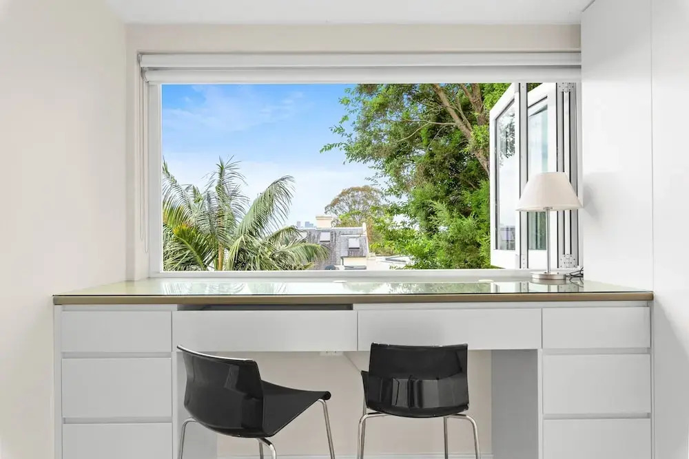 Elegant 1-bed With Study by Balmain Wharf