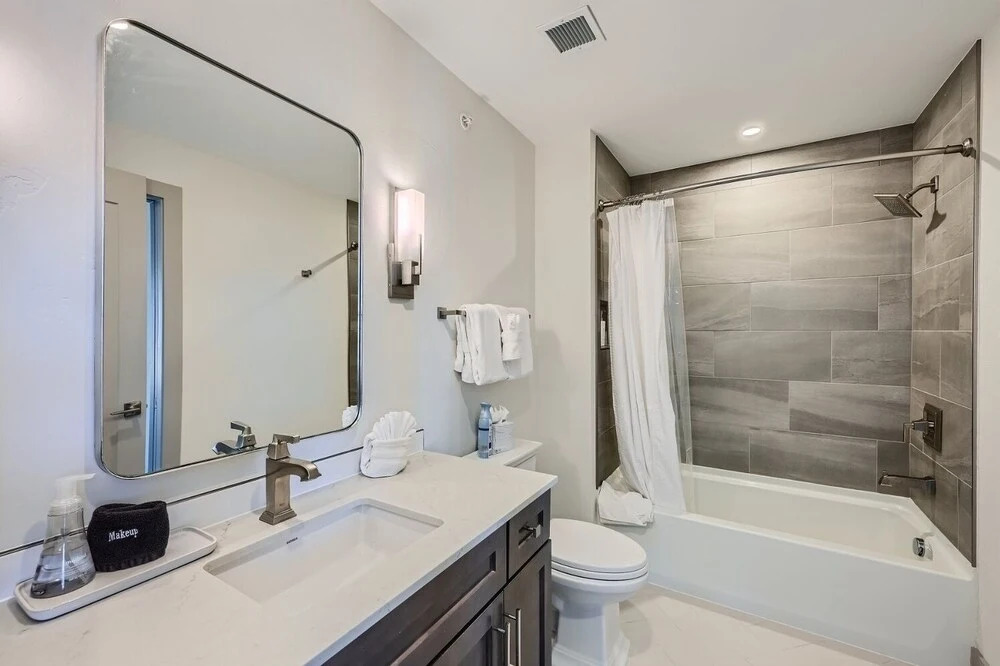 A-w4s305# 2 Bedroom Townhouse by RedAwning
