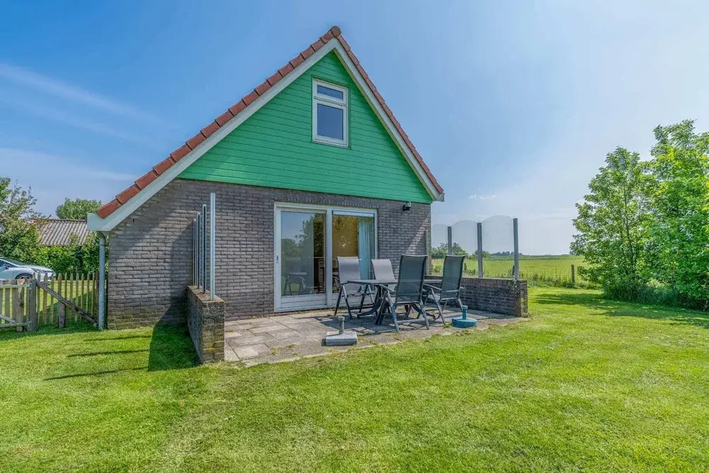 Modern and Attractive 5-person Holiday Home