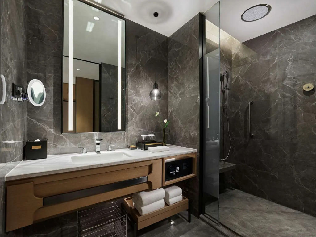 DoubleTree by Hilton Chengdu Riverside - Close to Panda Base and Chengdu East Railway