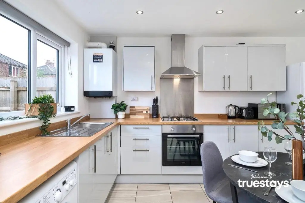 Ashworth House by Truestays - NEW 3 Bedroom House in Failsworth, Manchester