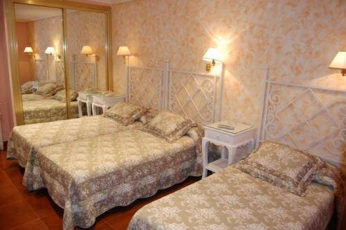 Hostal Goya Suites