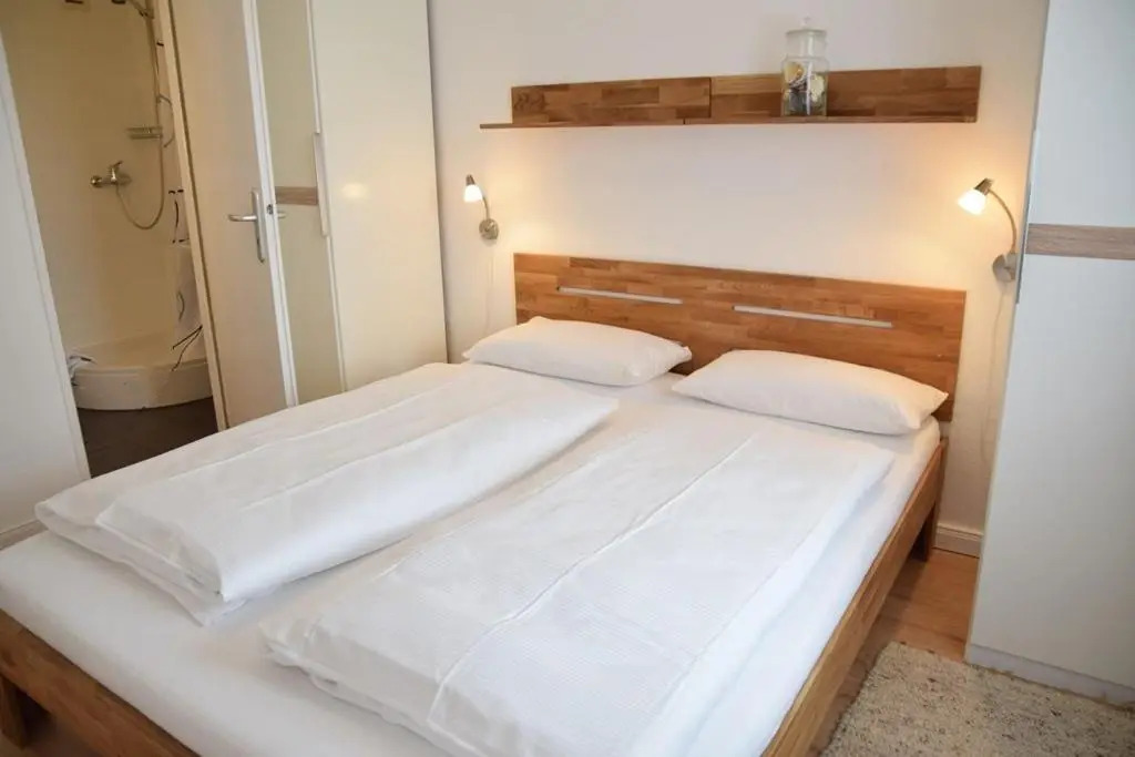 Die 2 Zimmerwohnung mit Balkon liegt in der 1 Etage und ist ideal für 2 bis 3 Personen